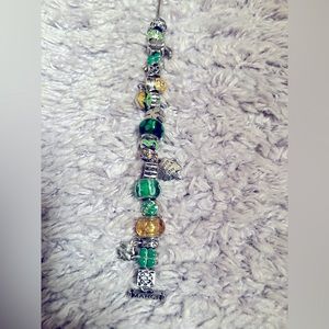 (March-St Patrick’s Day) Willabee and Ward Holiday monthly Charm Bracelet. ☘️